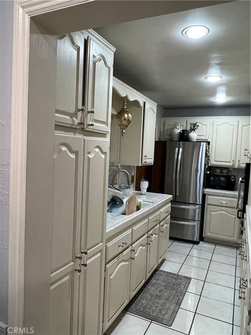 2767 Gale, Long Beach, CA 90810