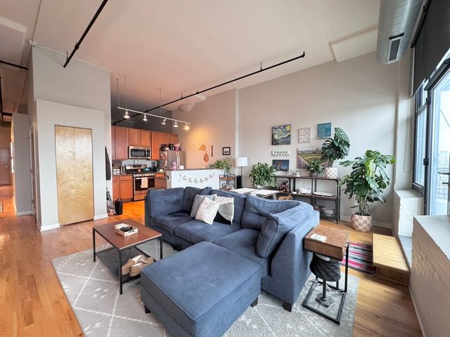 1224 W Van Buren Street 506, Chicago, IL 60607