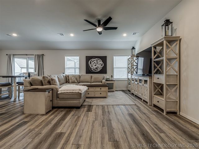 2902 W Albuquerque Place, Broken Arrow, OK 74011