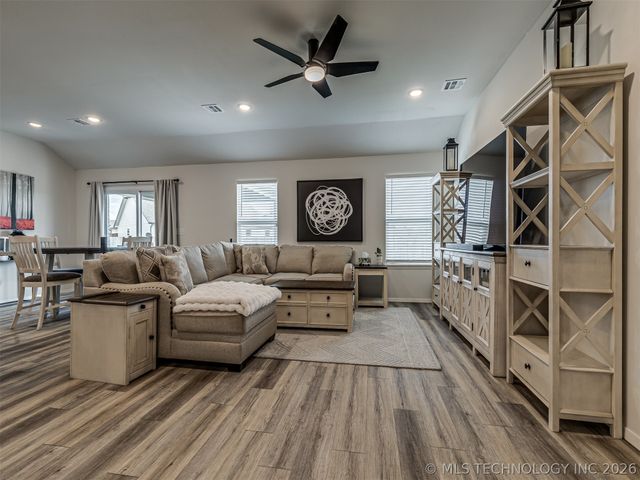 2902 W Albuquerque Place, Broken Arrow, OK 74011