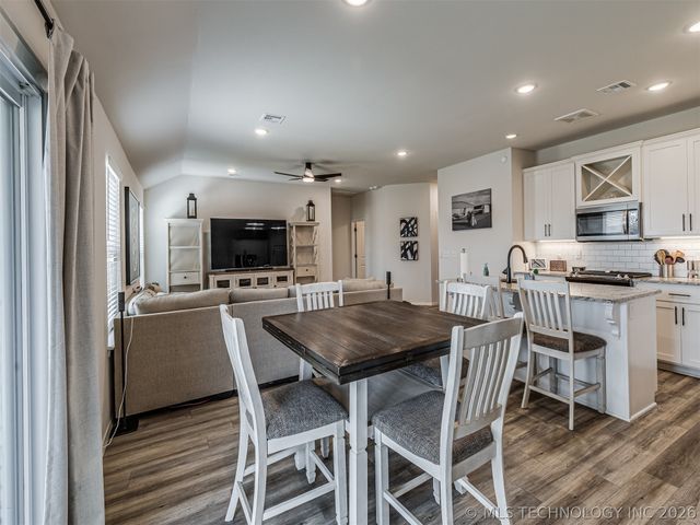 2902 W Albuquerque Place, Broken Arrow, OK 74011