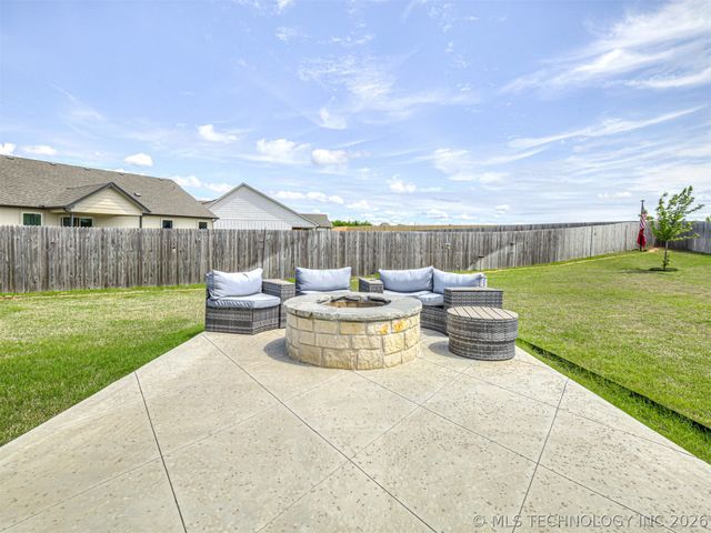 2902 W Albuquerque Place, Broken Arrow, OK 74011