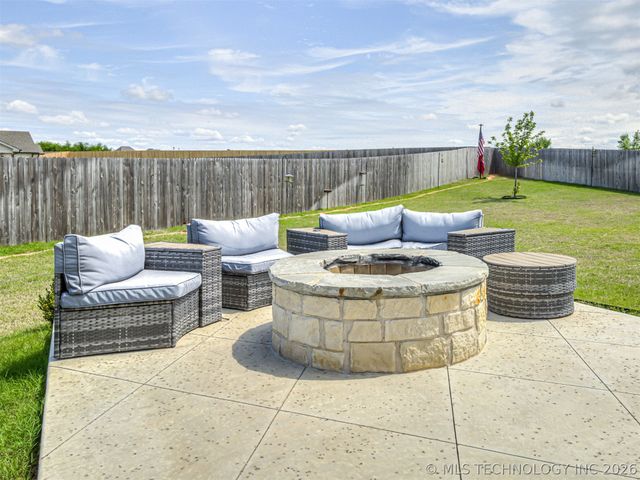 2902 W Albuquerque Place, Broken Arrow, OK 74011
