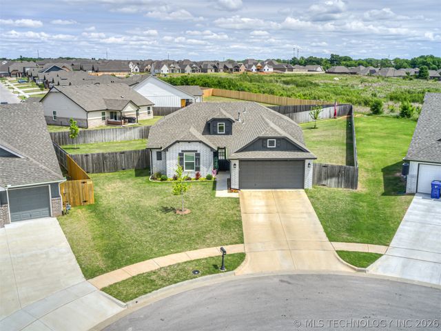 2902 W Albuquerque Place, Broken Arrow, OK 74011