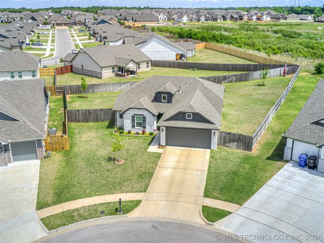 2902 W Albuquerque Place, Broken Arrow, OK 74011