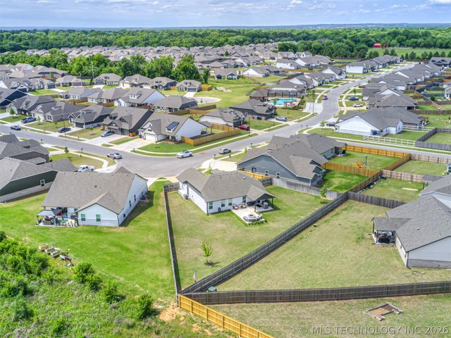 2902 W Albuquerque Place, Broken Arrow, OK 74011