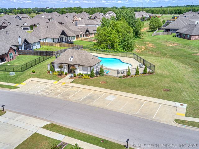 2902 W Albuquerque Place, Broken Arrow, OK 74011