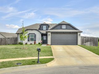 2902 W Albuquerque Place, Broken Arrow, OK 74011