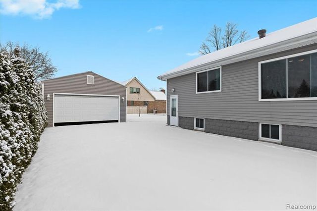 25048 Doxtator Street, Dearborn, MI 48128