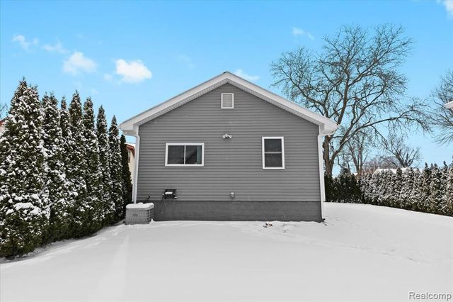 25048 Doxtator Street, Dearborn, MI 48128