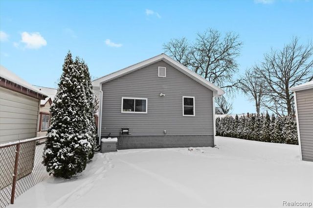 25048 Doxtator Street, Dearborn, MI 48128