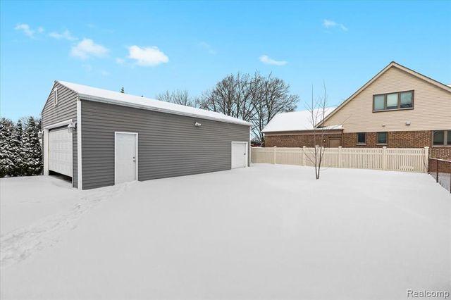 25048 Doxtator Street, Dearborn, MI 48128