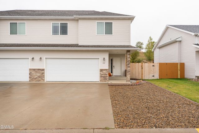 212 8th Street NW, Watford City, ND 58854 property photo