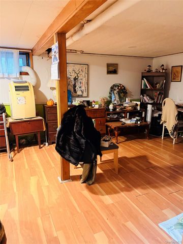 272 Jefferson Avenue, Franklin Square, NY 11010