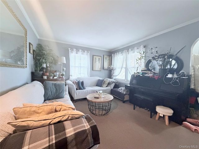 272 Jefferson Avenue, Franklin Square, NY 11010