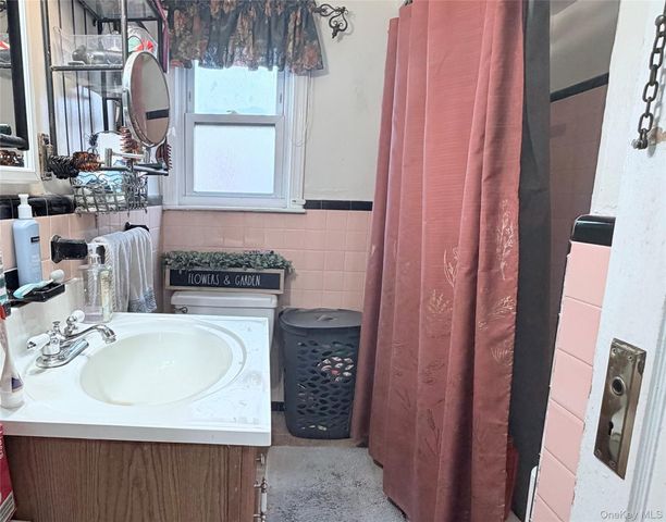 272 Jefferson Avenue, Franklin Square, NY 11010