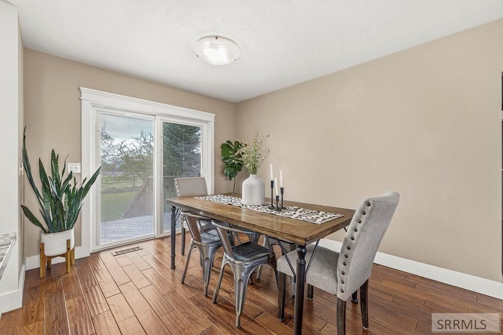 Image 11 of property listing at 806 N 650 E, Basalt, ID 83218