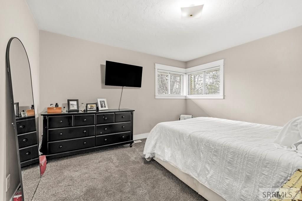 Image 12 of property listing at 806 N 650 E, Basalt, ID 83218