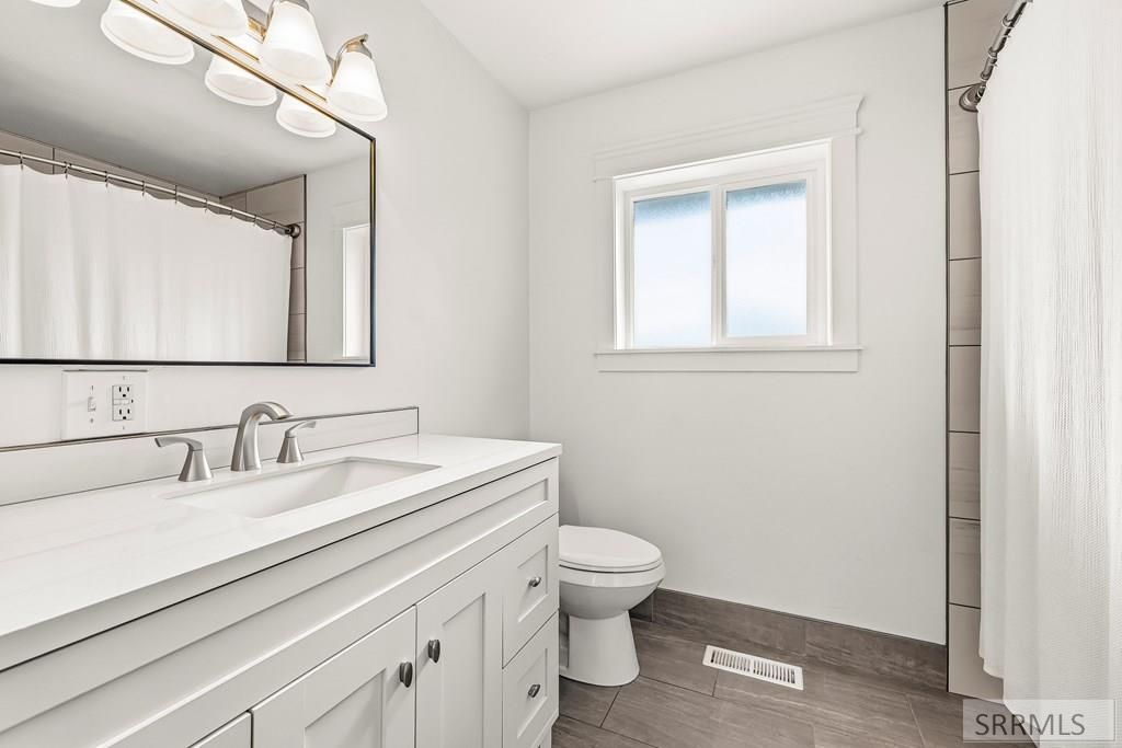 Image 14 of property listing at 806 N 650 E, Basalt, ID 83218