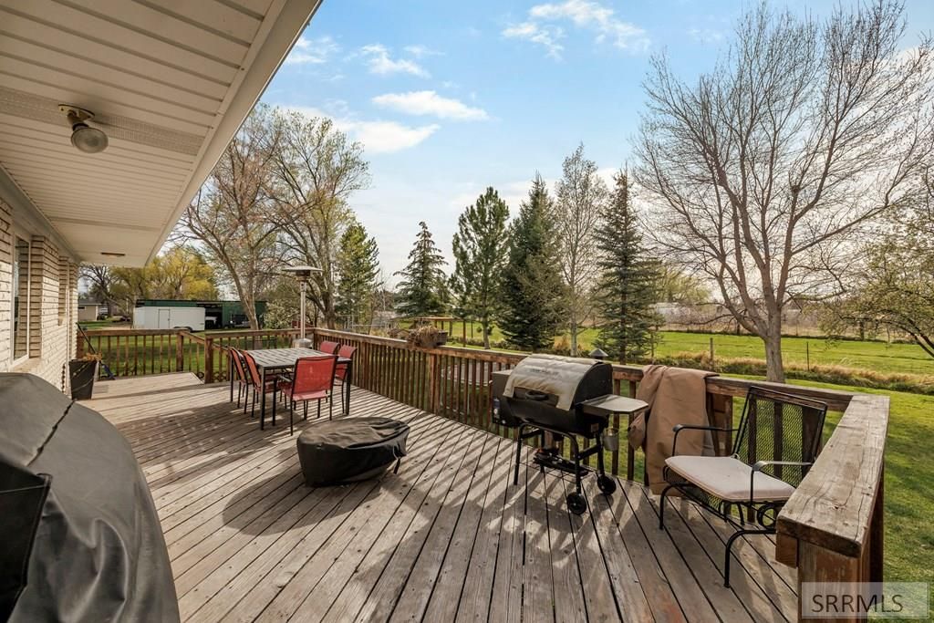 Image 34 of property listing at 806 N 650 E, Basalt, ID 83218