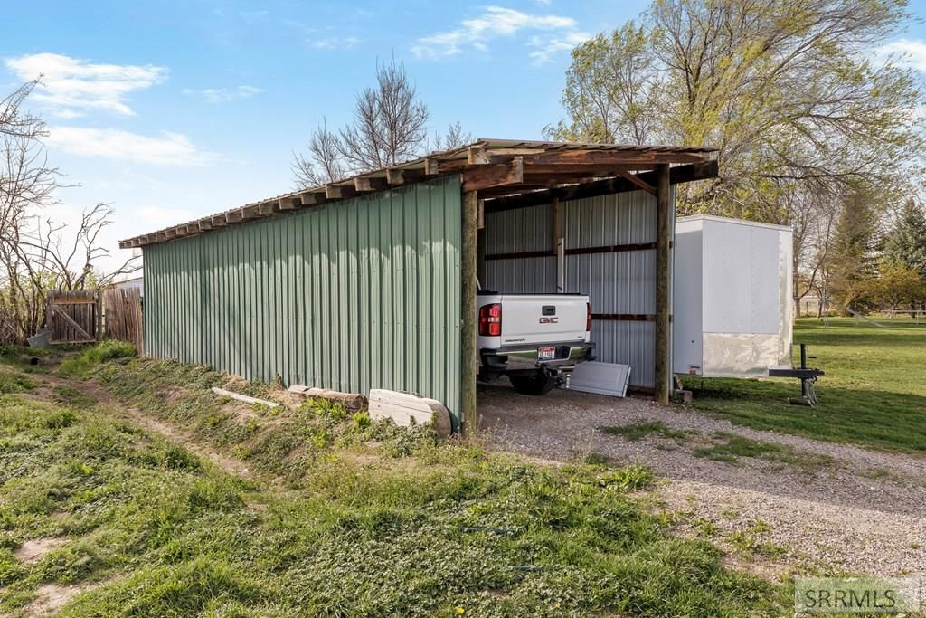 Image 37 of property listing at 806 N 650 E, Basalt, ID 83218