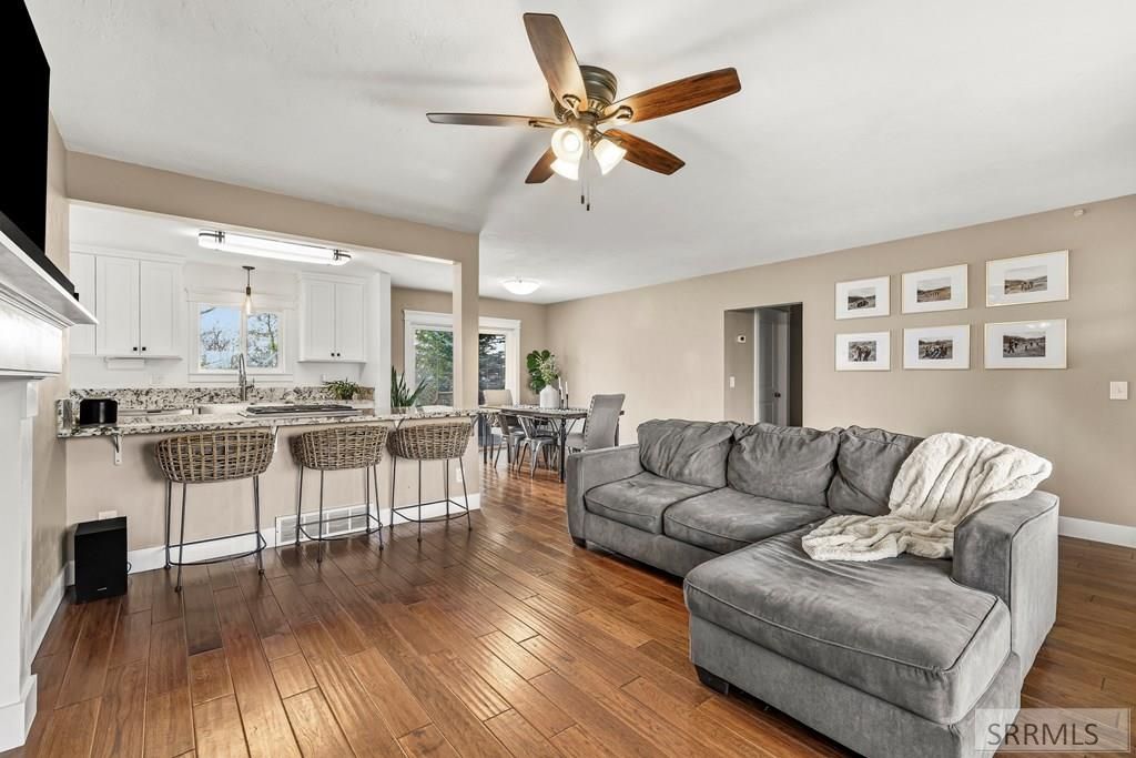 Image 4 of property listing at 806 N 650 E, Basalt, ID 83218