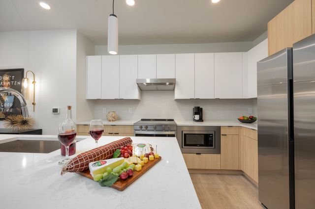 635 7th Ave S Apt 510, Nashville, TN 37203
