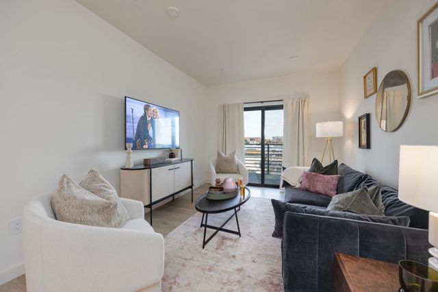 635 7th Ave S Apt 510, Nashville, TN 37203
