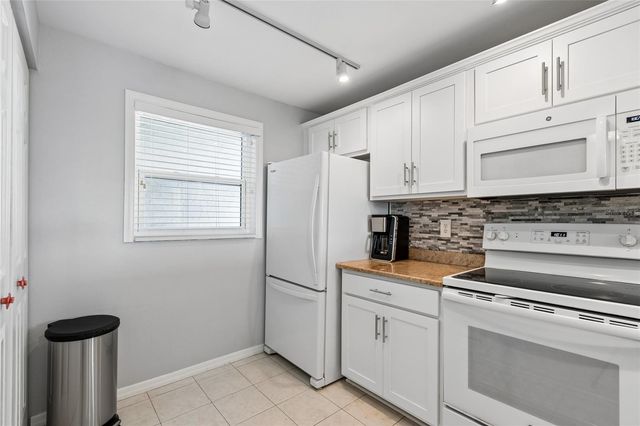 719 PINELLAS BAYWAY S 301, St Petersburg, FL 33715