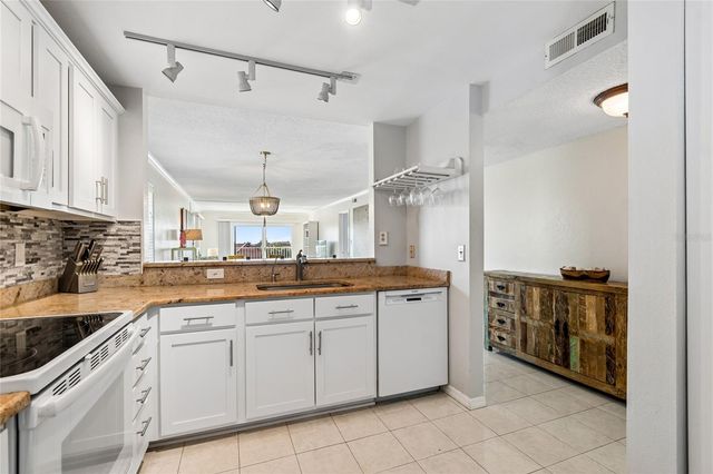 719 PINELLAS BAYWAY S 301, St Petersburg, FL 33715