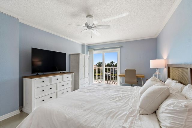 719 PINELLAS BAYWAY S 301, St Petersburg, FL 33715