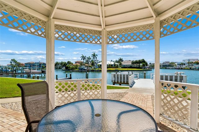 719 PINELLAS BAYWAY S 301, St Petersburg, FL 33715