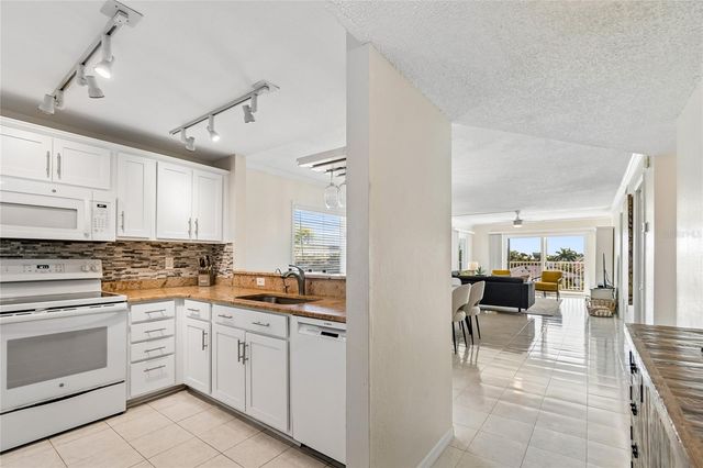 719 PINELLAS BAYWAY S 301, St Petersburg, FL 33715