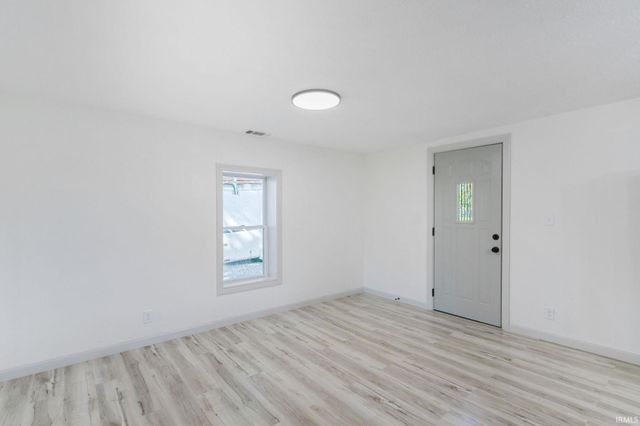 11920 Franklin Street, Osceola, IN 46561