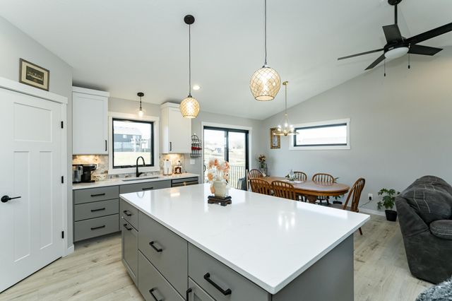 179 Stonelake Drive SE, Rochester, MN 55904