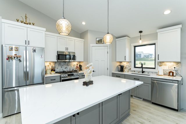 179 Stonelake Drive SE, Rochester, MN 55904