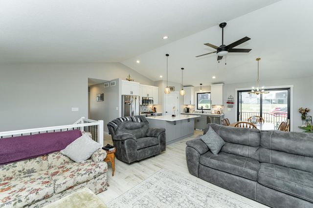 179 Stonelake Drive SE, Rochester, MN 55904