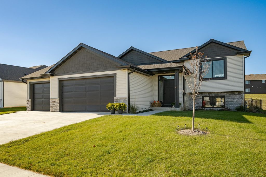 179 Stonelake Drive SE, Rochester, MN 55904