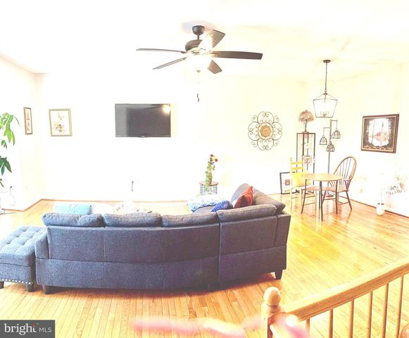 20275 GLENROBIN TER, Ashburn, VA 20147