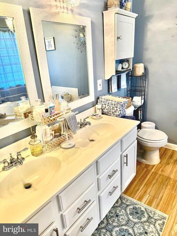 20275 GLENROBIN TER, Ashburn, VA 20147
