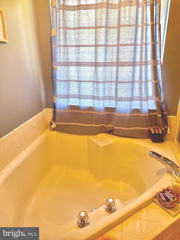 20275 GLENROBIN TER, Ashburn, VA 20147