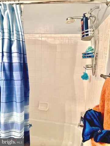 20275 GLENROBIN TER, Ashburn, VA 20147