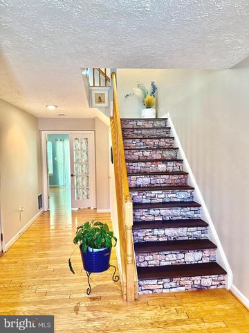 20275 GLENROBIN TER, Ashburn, VA 20147
