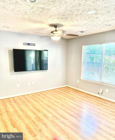 20275 GLENROBIN TER, Ashburn, VA 20147