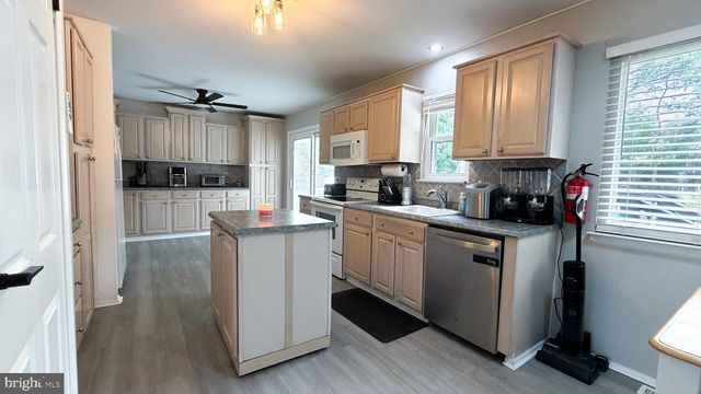 27 PHEASANT DR, Sicklerville, NJ 08081