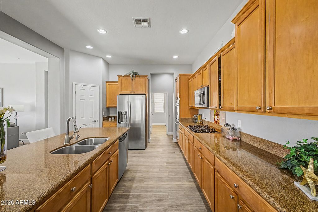 Image 19 of property listing at 627 E La Costa Drive, Chandler, AZ 85249