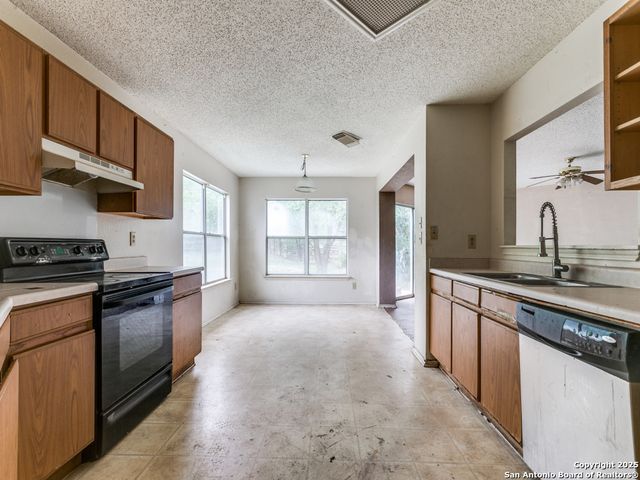 4955 Brianna Pl, San Antonio, TX 78251