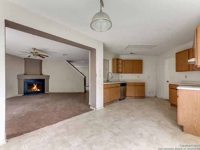 4955 Brianna Pl, San Antonio, TX 78251