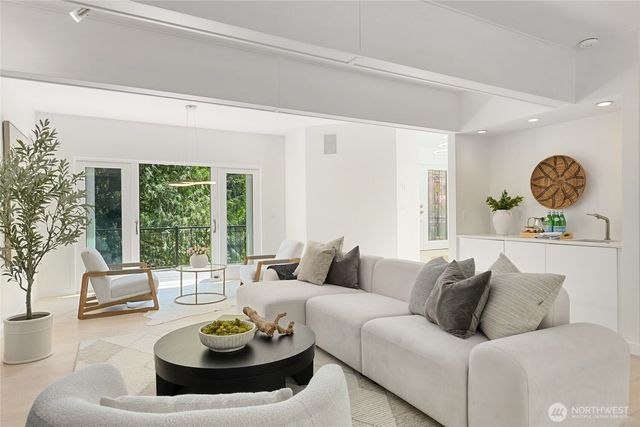 2513 225th Place NE, Sammamish, WA 98074