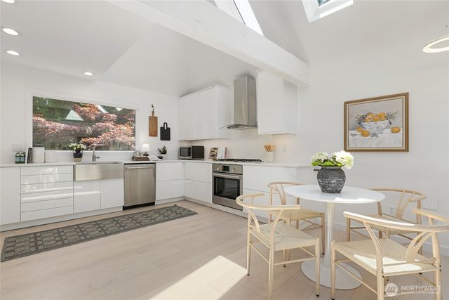 2513 225th Place NE, Sammamish, WA 98074